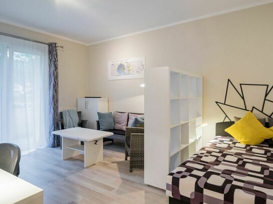 Lovely full furnished one-room apartment in Berlin Tempelhof, with easy public transportation.