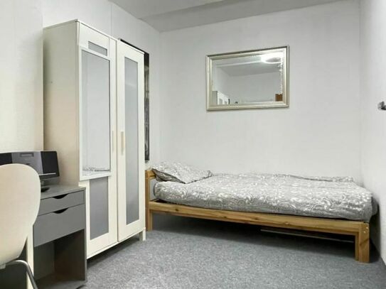 Single bedroom in 5-bedroom apartment