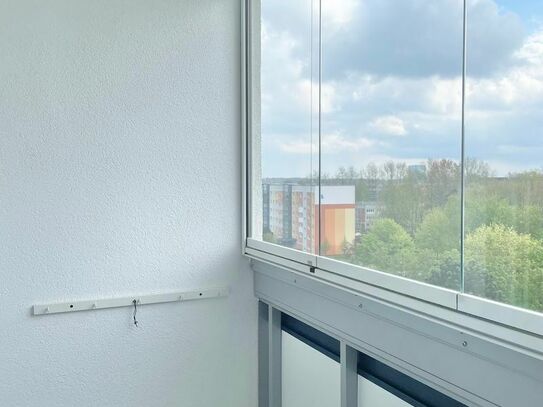 Ab 20. Mai 2024 anmietbar! 1-Zimmer-Wohnung mit verglastem Balkon und Dusche in Rostock-Schmarl