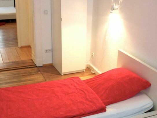 Cosy fully furnished flat in the heard of Prenzlauer Berg ( small familie or 2-3 friends )