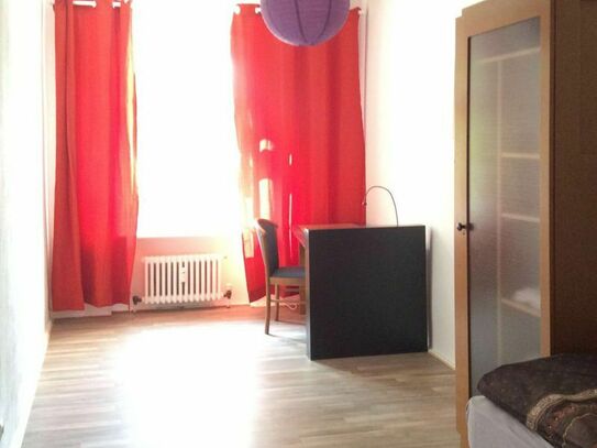 Lively single bedroom in Kreuzberg