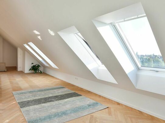 Light-flooded luxury apartment with designer furniture in the centre of Charlottenburg