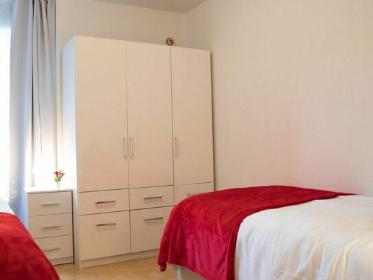 Luxury flat between Cologne and Bonn with 3 rooms, 2 bathrooms, garage, A/C, weekly cleaning, sleeps up to 6 people