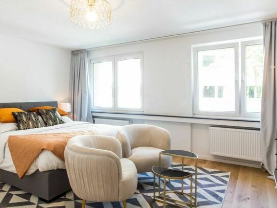 Cologne city centre – Pantaleonswall – fantastic apartment with bright rooms – high quality furniture!, Koln - Amsterda…