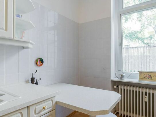Modern, bright and quiet apartment with balcony in Moabit
