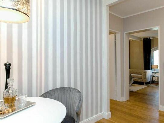 Townhouse chic in city centre - furnished business flat