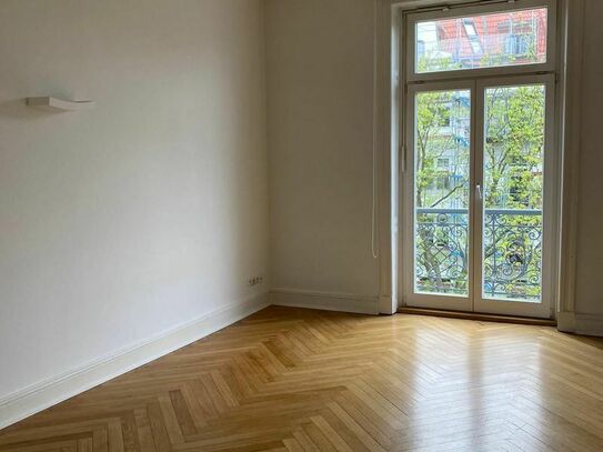 Very nice, renovated historic building apartment in Hoheluft-Ost (furnishing by arrangement)