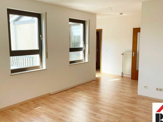 *Dachgeschoss - 2 Zimmer - Logga - Lift - Kücheneinrichtung*