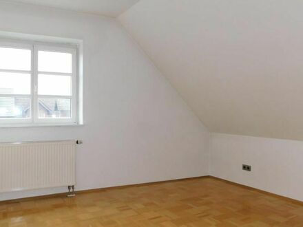 Apartment for rent in 63546 Hammersbach, Dachgeschosswohnung zur Miete