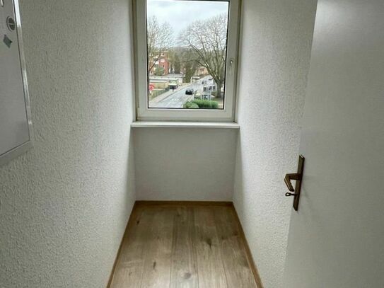 Zeven: Renovierte 2-Zimmerwohnung miit Duschbad und neuem Laminatboden!
