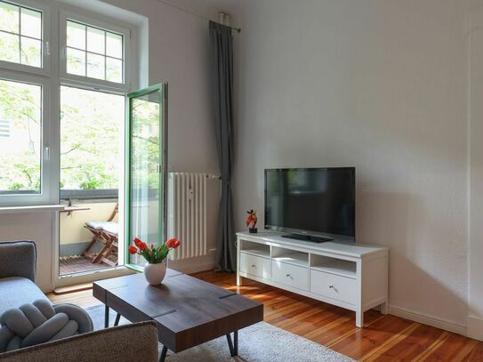 Bright and cozy 2 room apartment in Friedenau with a balcony and a view of the countryside