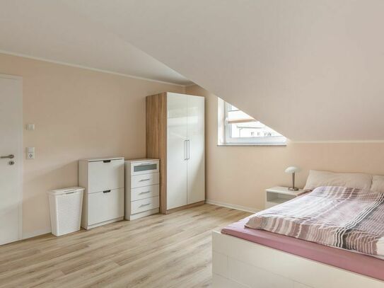 Bright, modern apartment with daylight bathroom and balcony in Aachen
