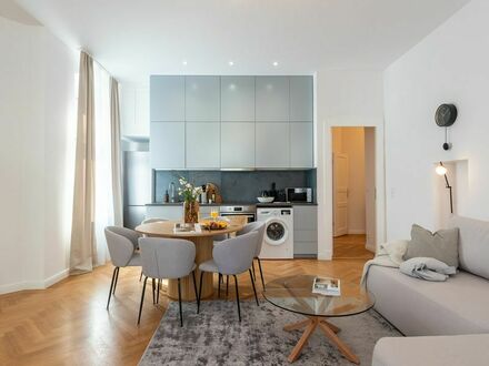 Renovated and elegant 3-Room Apartment w/balcony in central Steglitz