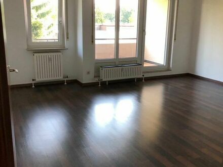 BRIGHT, SUNNY, AND CENTRALLY LOCATED 3-ROOM-APARTMENT in STUTTGART-VAIHINGEN - AVAILABLE JUNE, 2024
