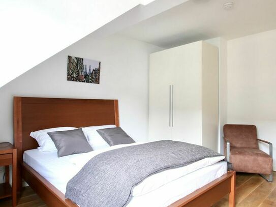 Tatefully Furnished Apartment with Balcony in the Belgian Quarter – euhabitat