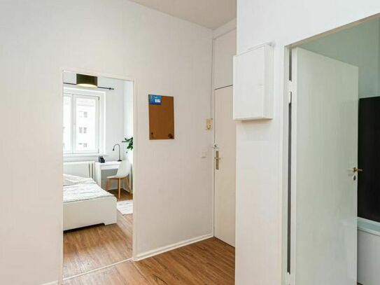 Comfortable bedroom in shared flat near pleasant city park Steglitz