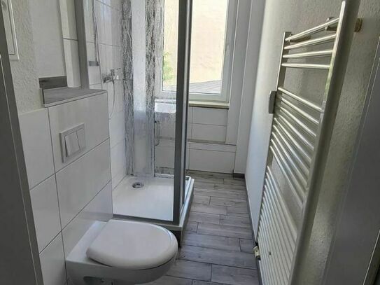 Modernes Badezimmer & frisch für Sie herausgeputzt!