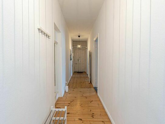 Warm single bedroom in a student flat, in Friedrichshain