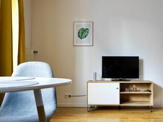 Modern, beautiful & bright one Room apartment with balcony 🌅 in Berlin Charlottenburg Westend