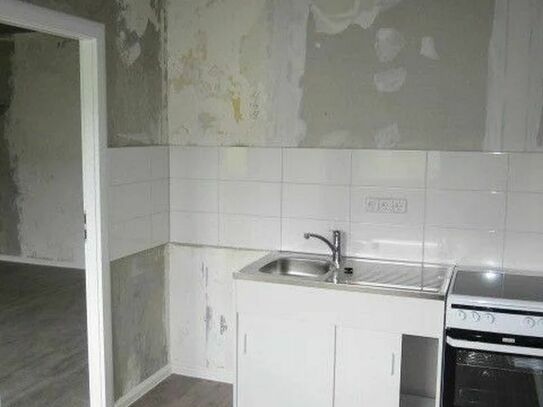 sanierte 2 Zimmer Wohnung mit neuen Wannenbad in Kaulsdorf sucht Maler
