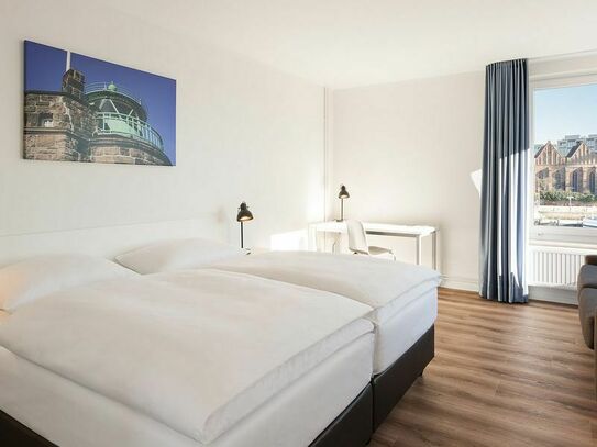 Modern studio for up to 2 persons on the banks of the Weser with panoramic view of the historic old town, directly in t…