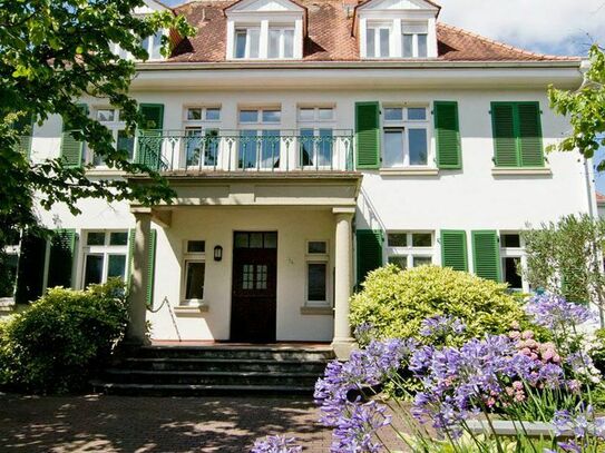 Charming, modern & bright flat in a 1920s villa
