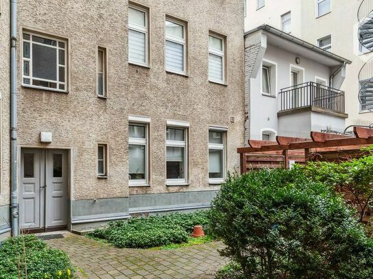 Beautiful, bright, quiet flat directly on the Landwehr Canal, Berlin - Amsterdam Apartments for Rent