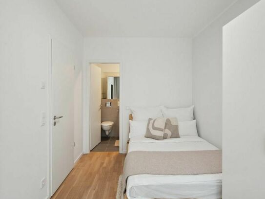 Cool double ensuite bedroom next to Engelbecken Park