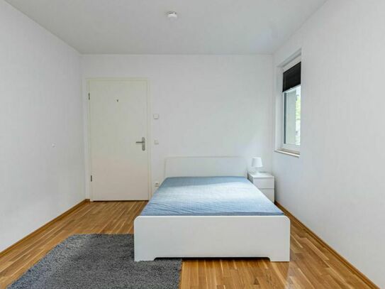 Large bedroom for students close to Schöneweide S-bahn