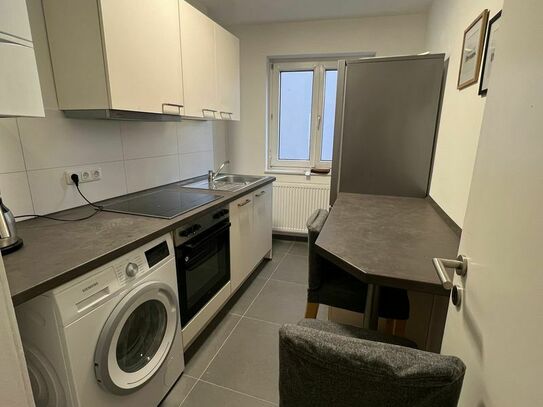 CO-LIVING - Modern furnished room in professional WG / Nordend West
