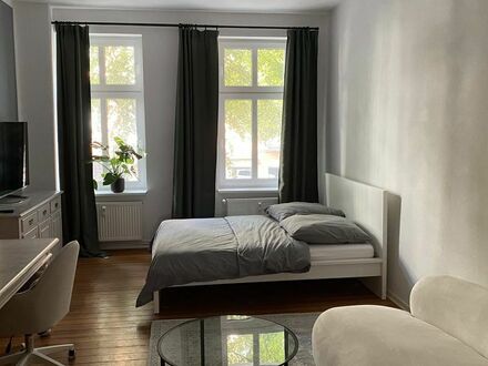 SHARED FLAT: Large & comfy room in a shared apartment the middle of a trendy neighbourhood Friedrichshain - fully furni…