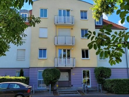 Schöne und grün gelegene 2-Zi-Wohnung mit Balkon in Coswig. - triapol Immobilien