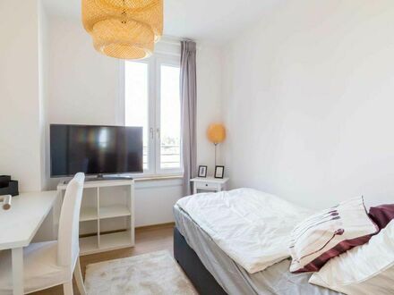 Double bedroom in a 4 bedroom apartment in Moabit