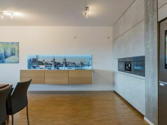 Beautiful luxury apartment in the city center of Berlin directly on the river Spree with 180 degree river view, Berlin…