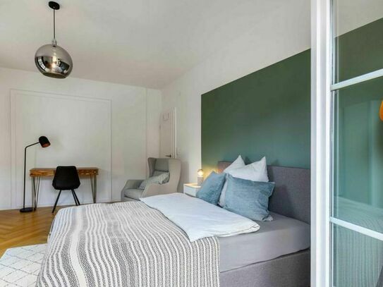 Luminous double bedroom in Gablenberg