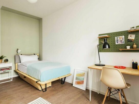 Alluring single bedroom with balcony in Moabit