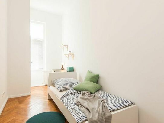 Cozy single bedroom near Berlin-Charlottenburg transport stop