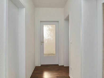 2-Raum Wohnung • Tageslichtbad • Wanne • neu saniert • Ebersdorf • jetzt anrufen ID: 2346
