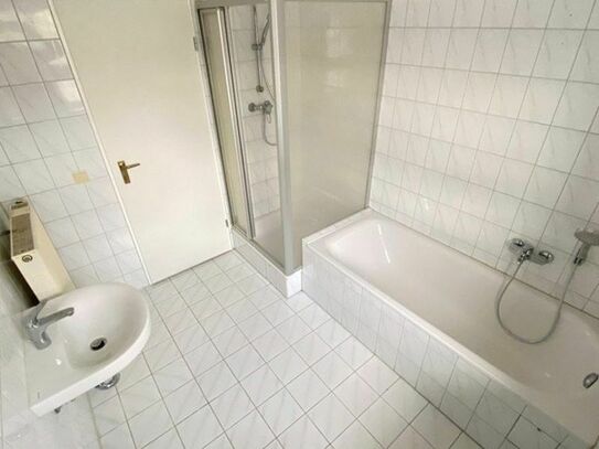 Ruhig, zentral, individuell mit Badewanne, Dusche und Hauswirtschaftsraum in Neue- Neustadt!
