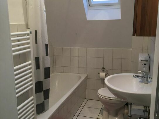 🇬🇧 A very well-kept, light-flooded three-room apartment in a quiet three-family house in the Rüdinghausen district with…