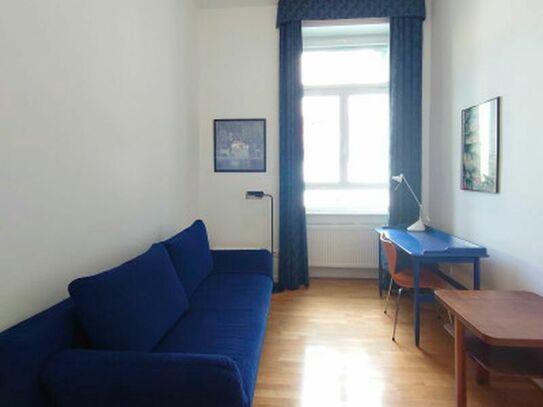Frankfurt Westend: Noble old style apartment with two bedrooms, completely furnished