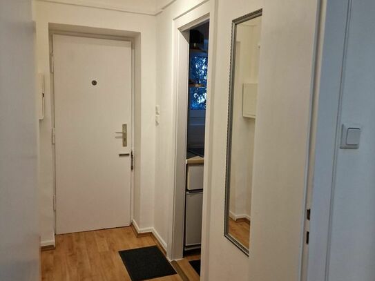 Zeitlos möbliertes Apartment im Agnesviertel – zeitwohnen.de