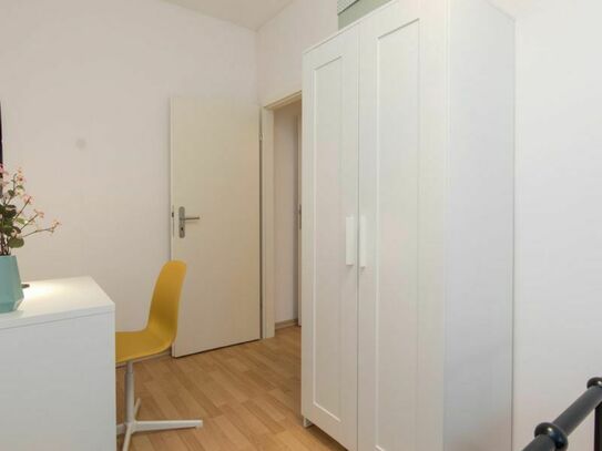 Charming double bedroom in a 5-bedroom apartment near S Landsberger Allee transport station
