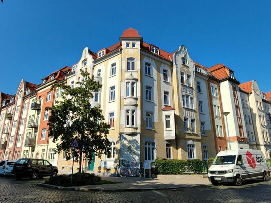 Bright and spacious 3-room apartment on Nettelbeckufer with ideal infrastructure