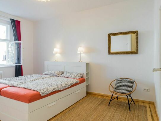 Ideal for the small family - 300 meters from the Schöneberg Volkspark, bright, beautiful apartment with 3 rooms & balco…
