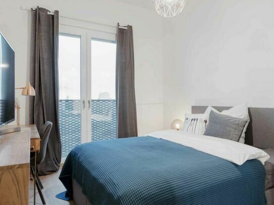Single bedroom in a 5 bedrooms apartment in Moabit