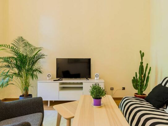 Beautiful, quiet small apartment with private garden into the greenery and still central with optimal transportation li…