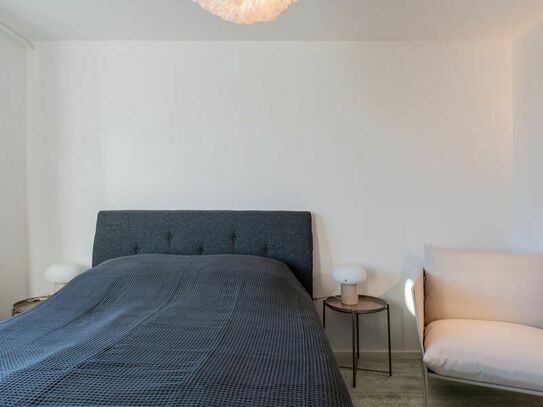 FIRST- TIME RENTAL! Freshly renovated and furnished, Exclusive 3-room flat in Lichtenberg: your urban retreat in the he…