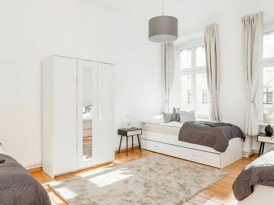 Sunny old building apartment, modern furnished and very well connected, in Charlottenburg for up to 6 people., Berlin -…