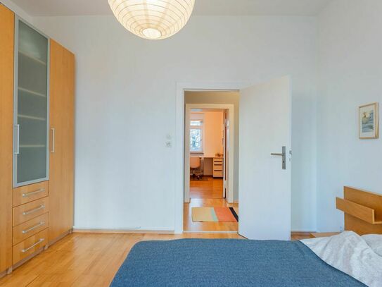 Beautiful and quiet three-room apartment on lake Lietzensee, recently renovated